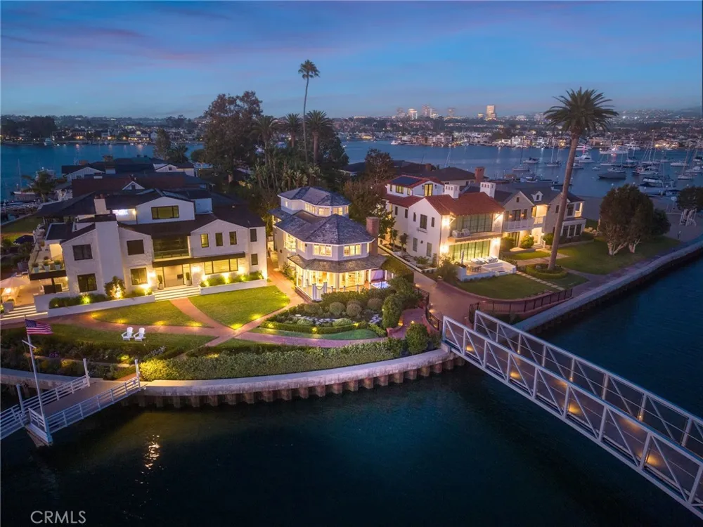 21 Bay Island Newport Beach, CA 92661