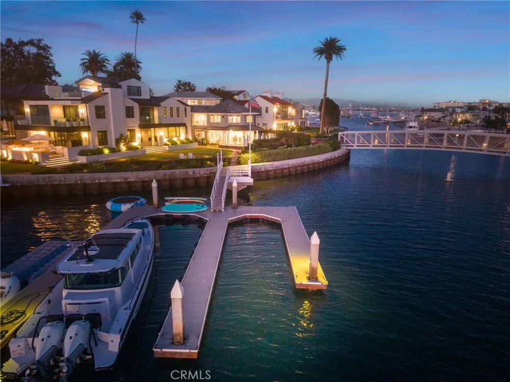 21 Bay Island Newport Beach, CA 92661