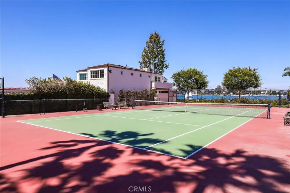 21 Bay Island Newport Beach, CA 92661