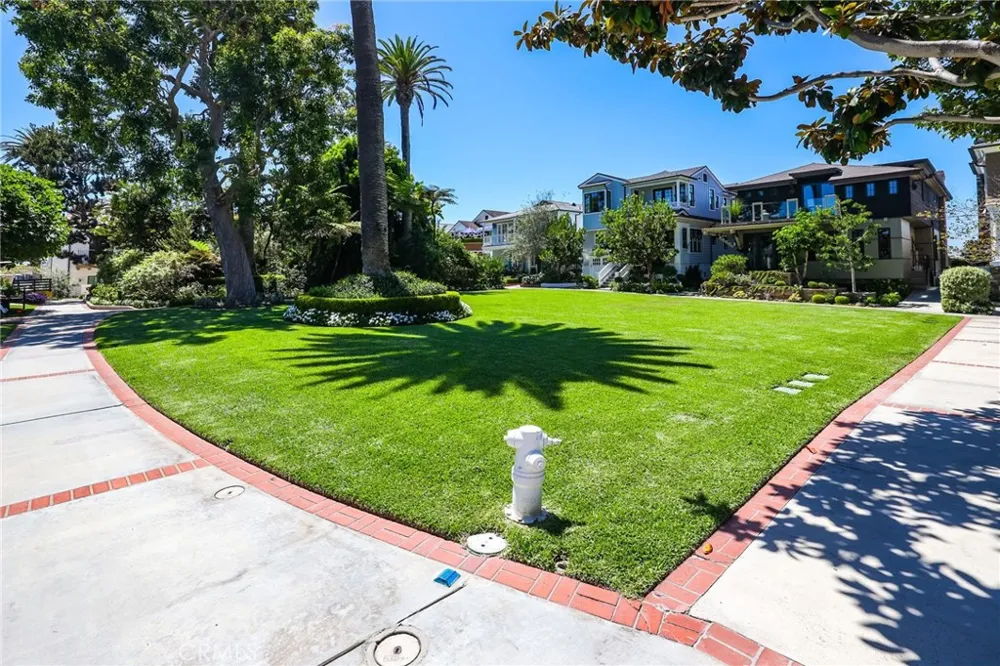21 Bay Island Newport Beach, CA 92661