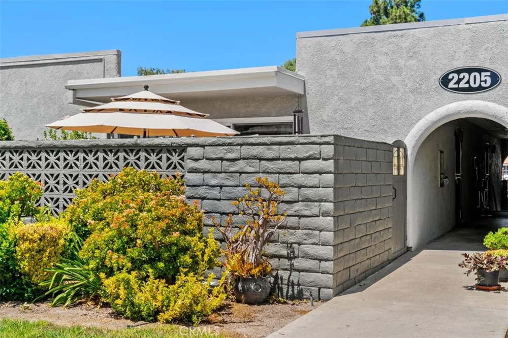 2205 Via Mariposa E #G Laguna Woods, CA 92637
