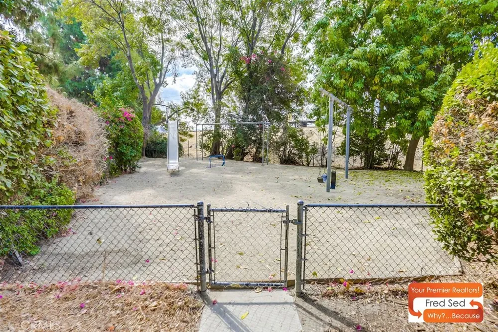 11350 Foothill Lakeview Terrace, CA 91342