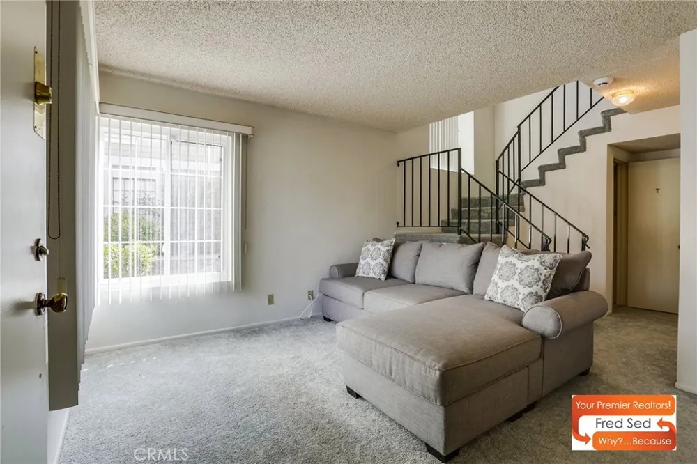 11350 Foothill Lakeview Terrace, CA 91342