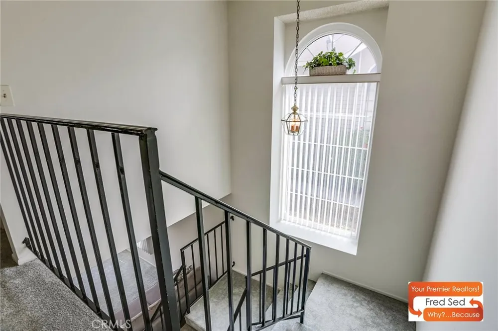 11350 Foothill Lakeview Terrace, CA 91342