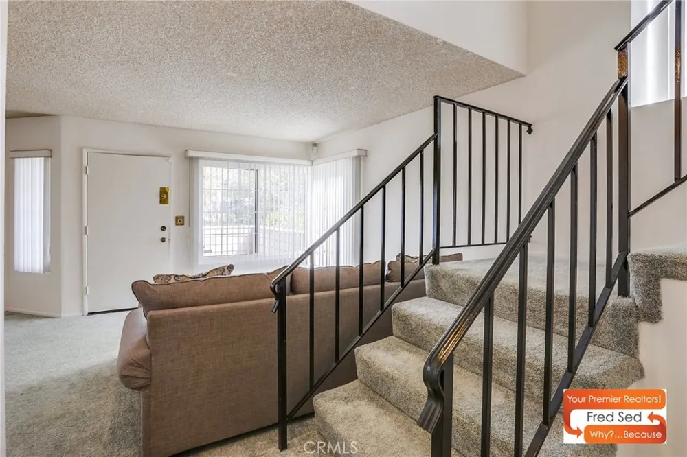 11350 Foothill Lakeview Terrace, CA 91342
