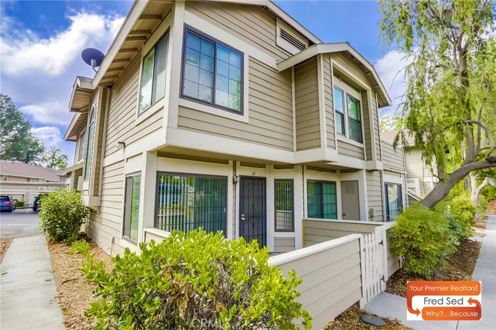 11350 Foothill Lakeview Terrace, CA 91342