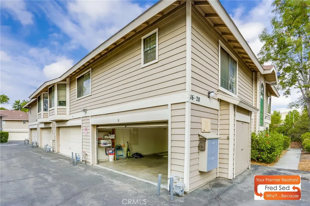 11350 Foothill Lakeview Terrace, CA 91342