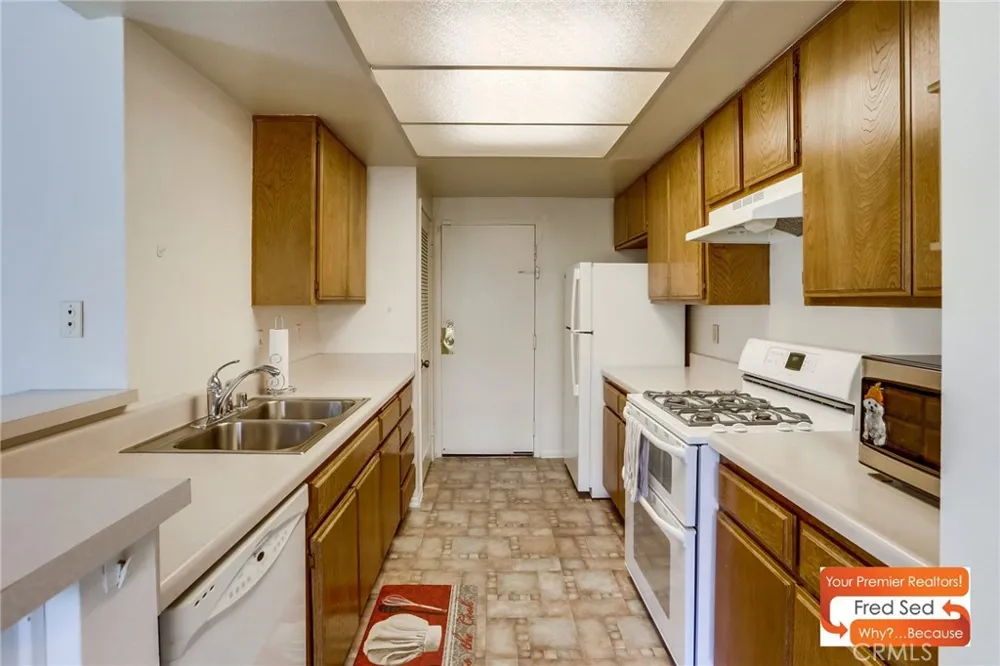 11350 Foothill Lakeview Terrace, CA 91342