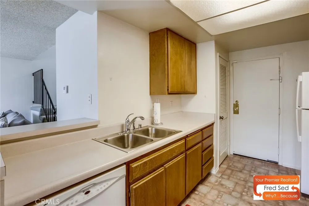 11350 Foothill Lakeview Terrace, CA 91342
