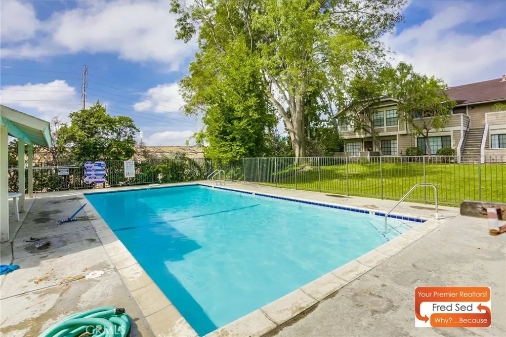 11350 Foothill Lakeview Terrace, CA 91342