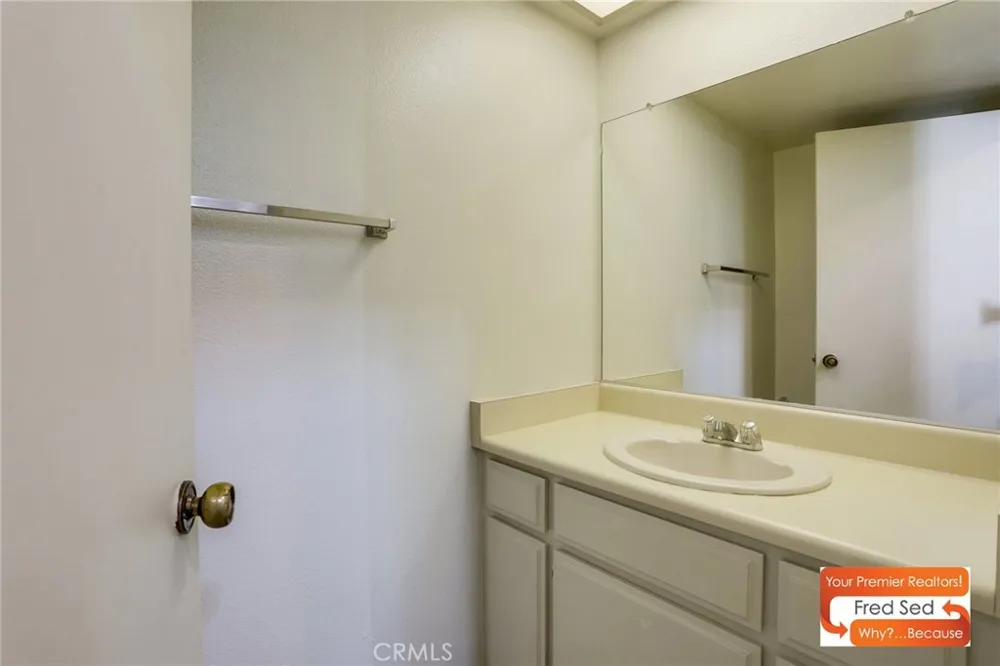 11350 Foothill Lakeview Terrace, CA 91342