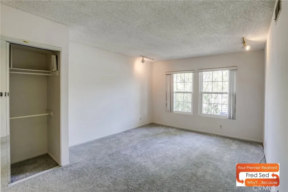 11350 Foothill Lakeview Terrace, CA 91342