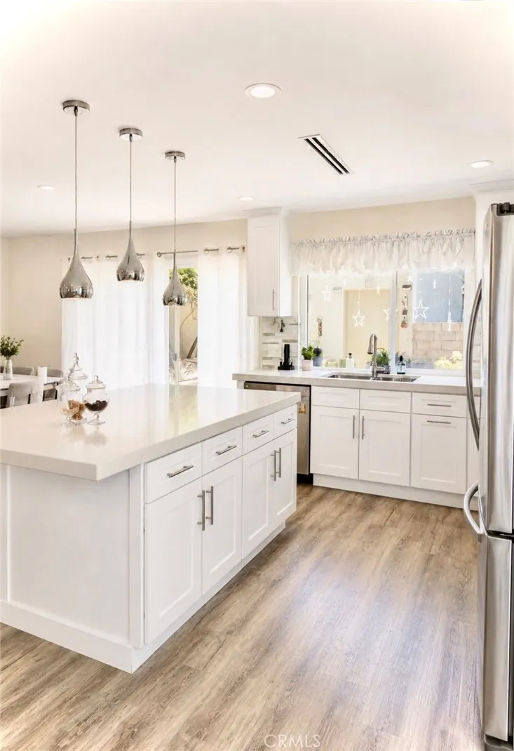 10 Sunflower Irvine, CA 92604
