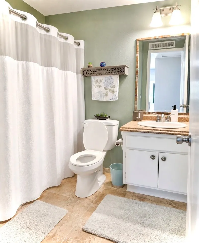 10 Sunflower Irvine, CA 92604