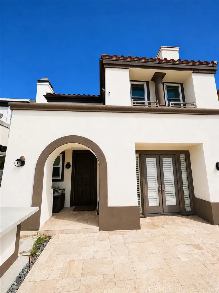 518 Goldenwest Huntington Beach, CA 92648