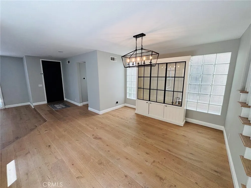 518 Goldenwest Huntington Beach, CA 92648