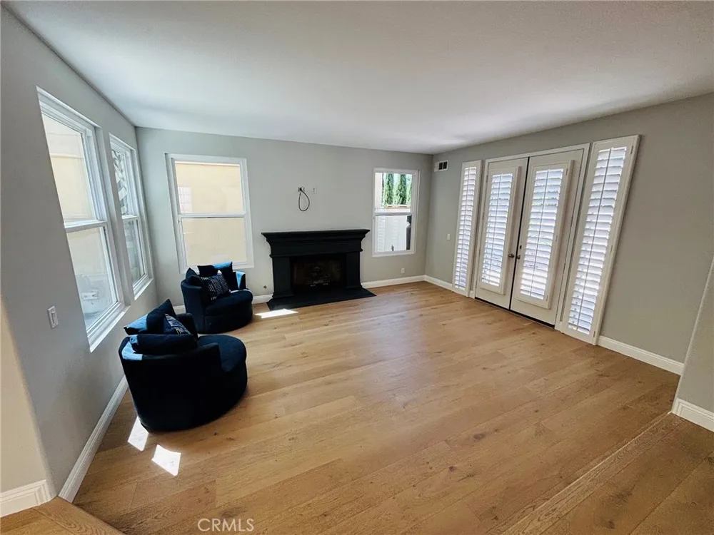518 Goldenwest Huntington Beach, CA 92648