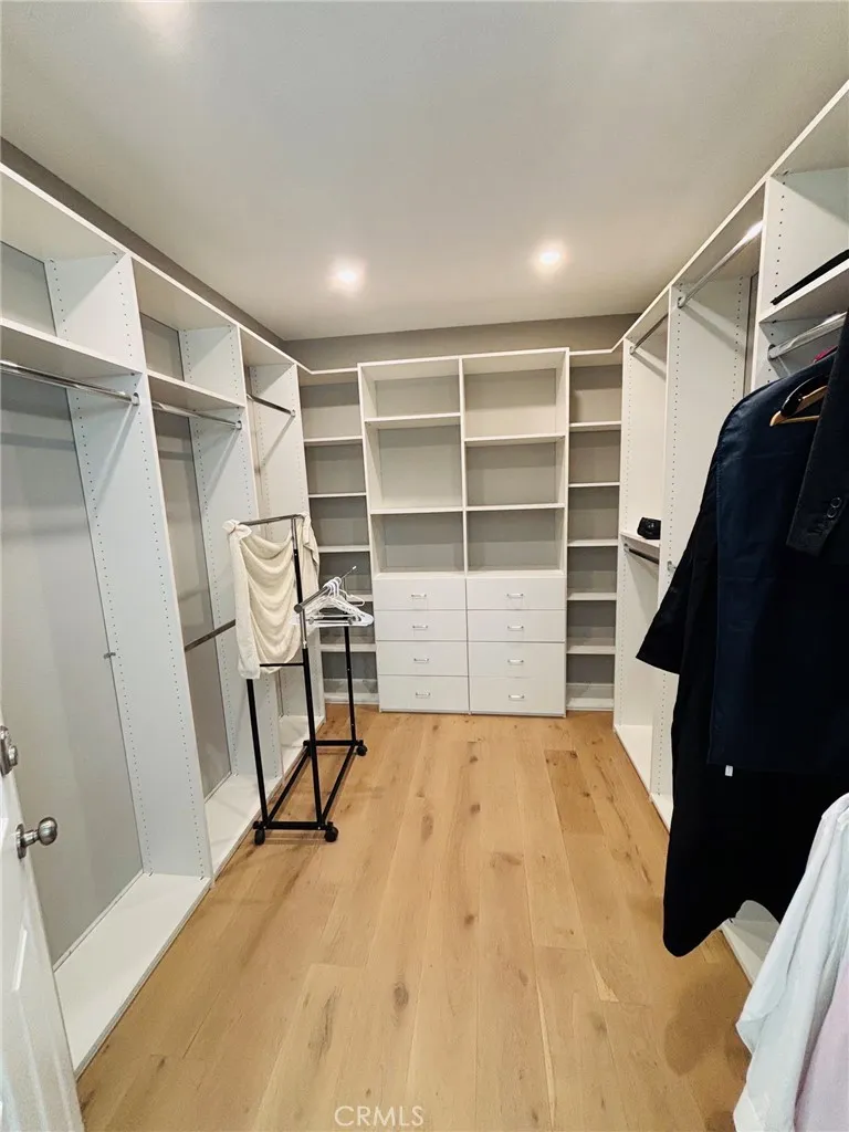518 Goldenwest Huntington Beach, CA 92648