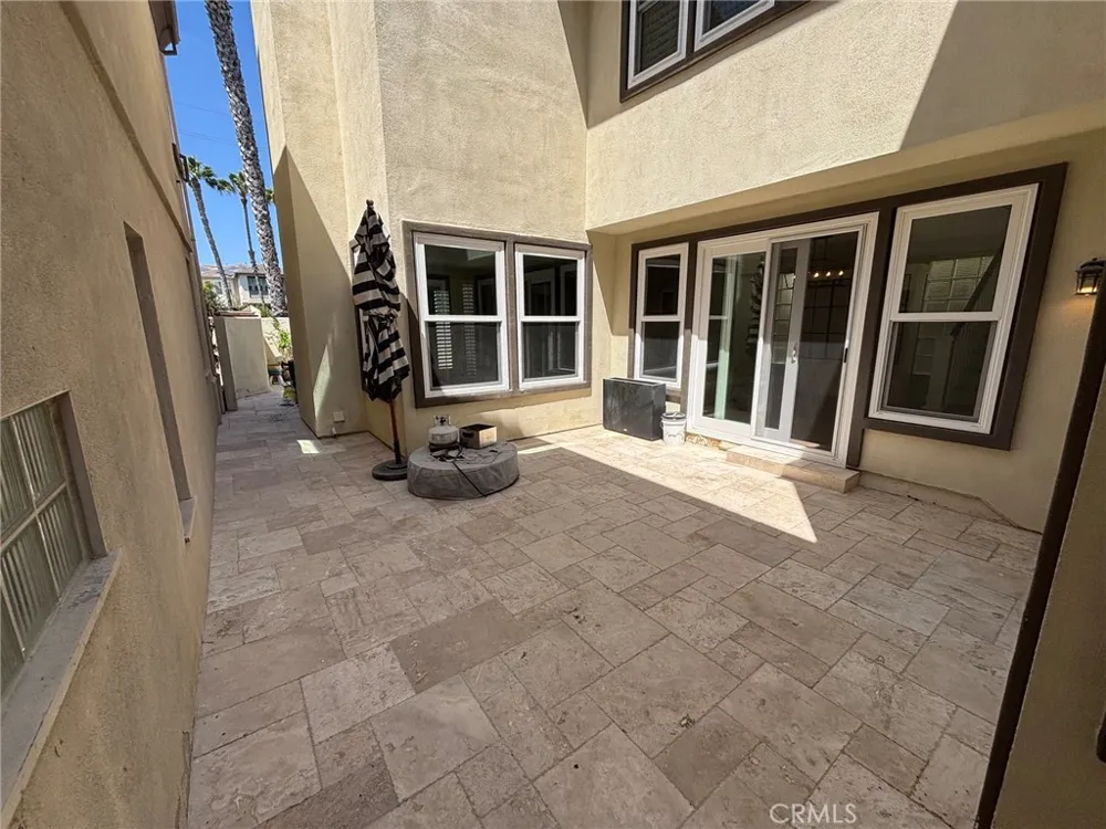 518 Goldenwest Huntington Beach, CA 92648