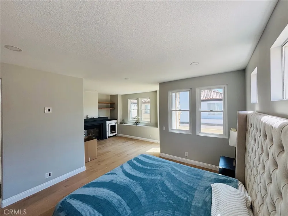 518 Goldenwest Huntington Beach, CA 92648