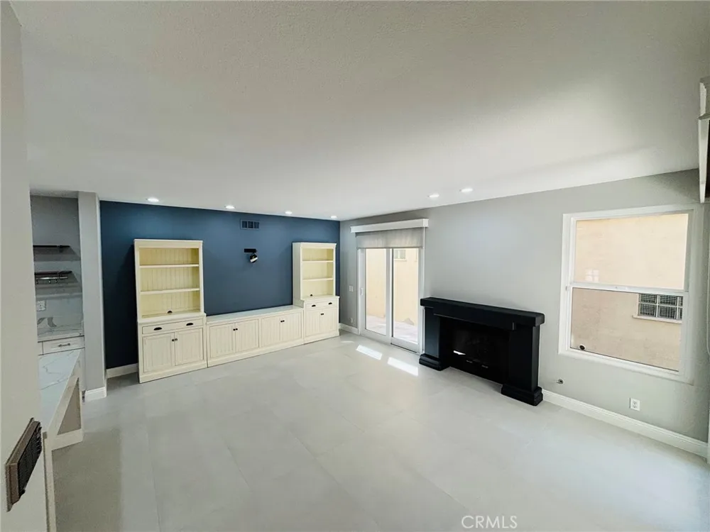 518 Goldenwest Huntington Beach, CA 92648