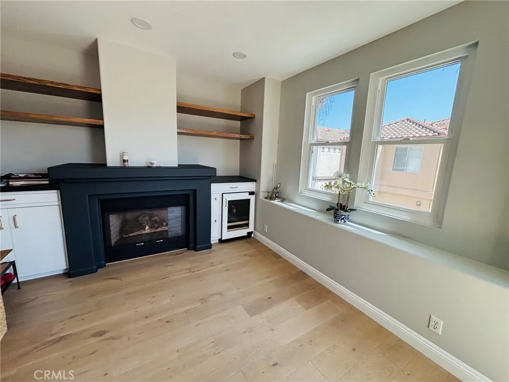 518 Goldenwest Huntington Beach, CA 92648