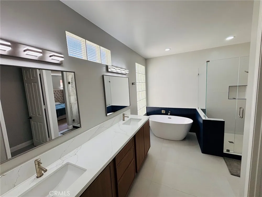 518 Goldenwest Huntington Beach, CA 92648