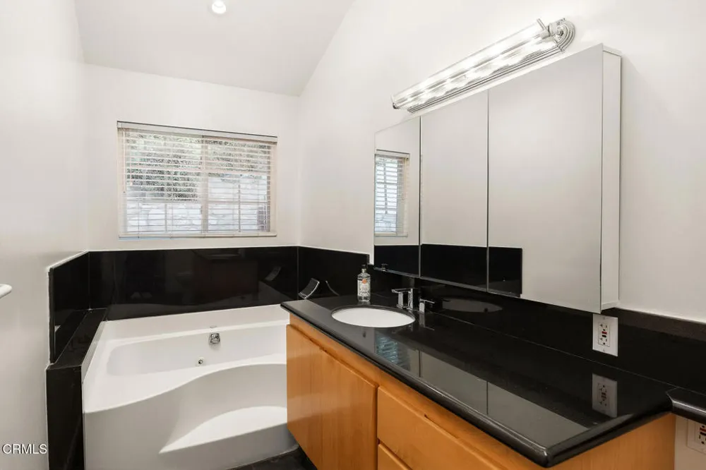 4541 Alveo La Canada Flintridge, CA 91011
