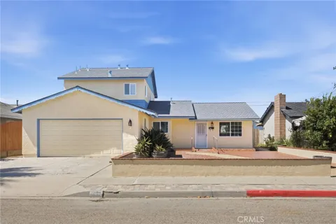 1121 E Lemon