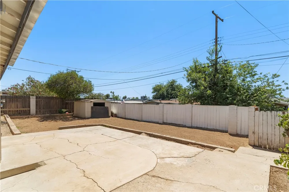 2804 Pomona Bakersfield, CA 93305