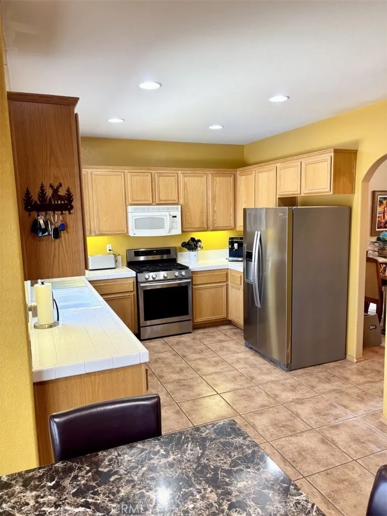 12236 Primavera Victorville, CA 92392