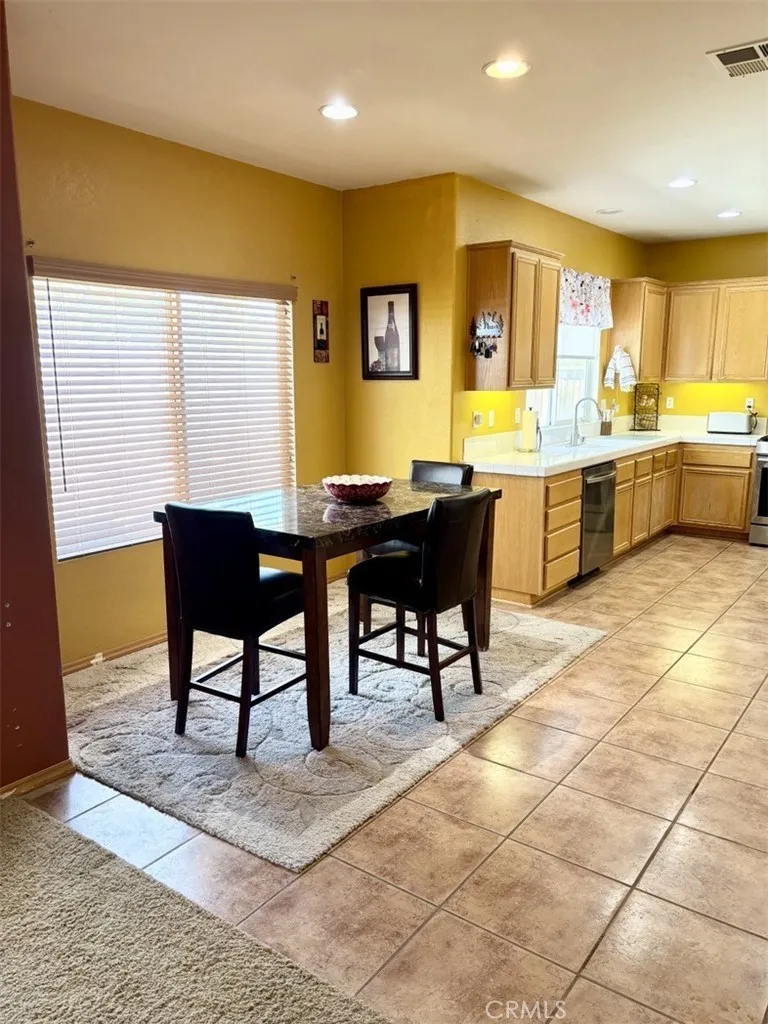 12236 Primavera Victorville, CA 92392