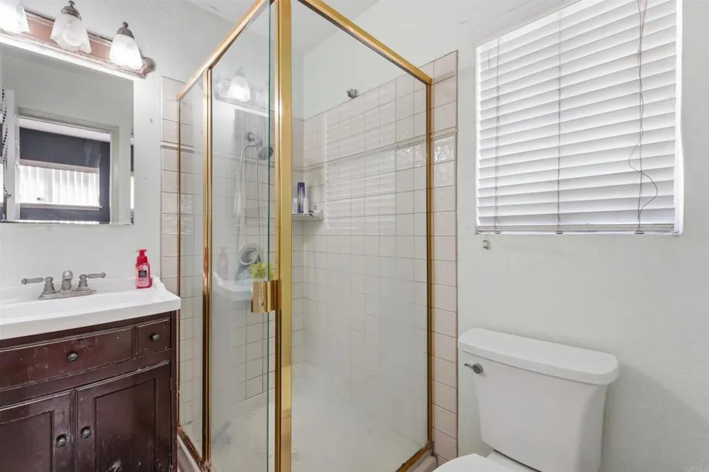918 Galopago Spring Valley, CA 91977