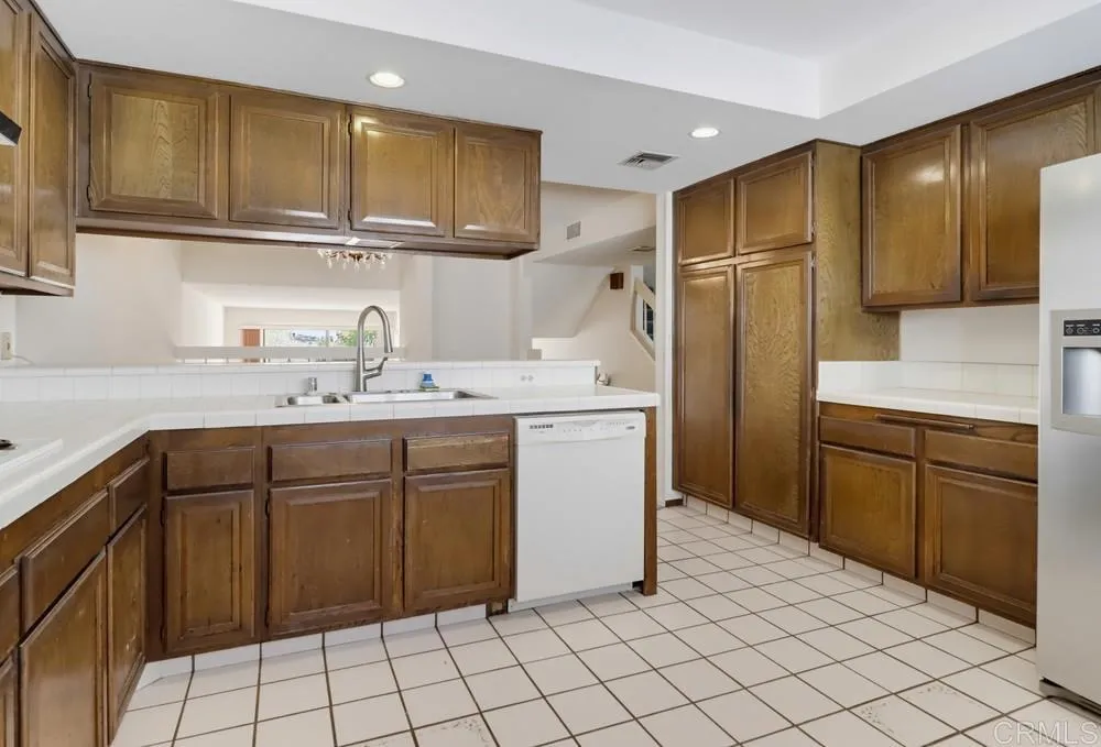 6744 Caminito Del Greco San Diego, CA 92120