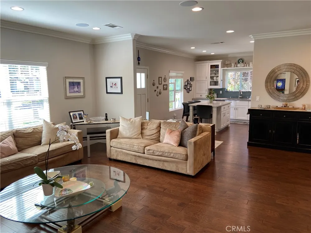 4470 Stansbury Avenue Sherman Oaks, CA 91423