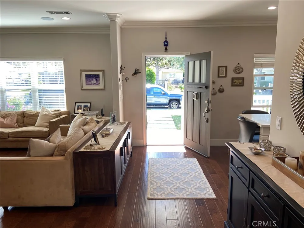 4470 Stansbury Avenue Sherman Oaks, CA 91423