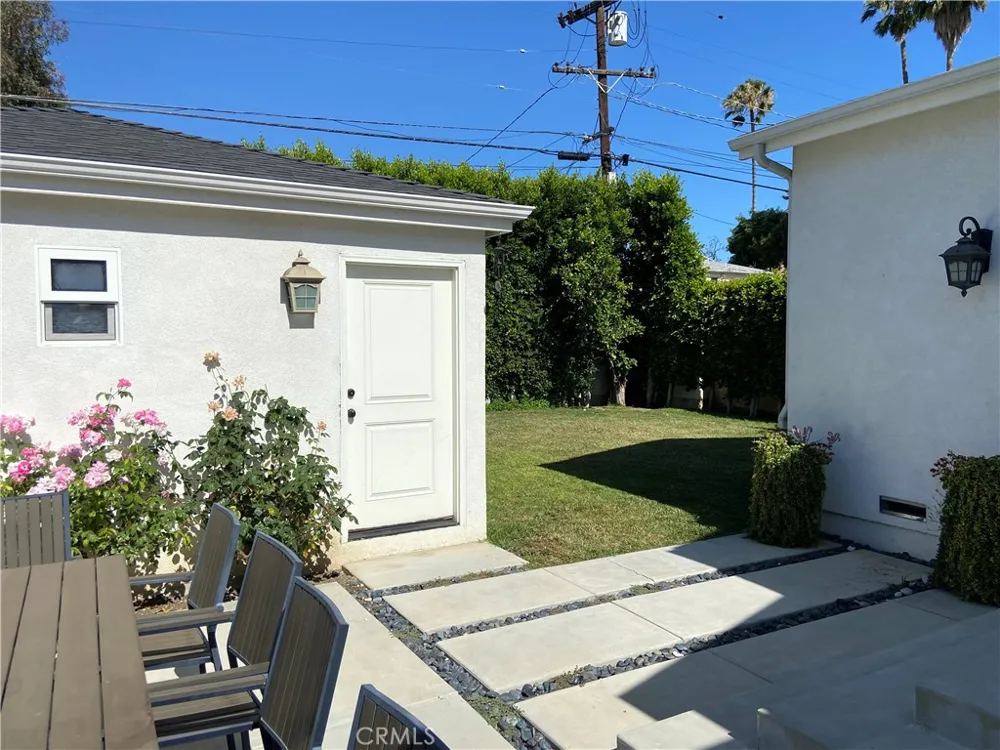 4470 Stansbury Avenue Sherman Oaks, CA 91423