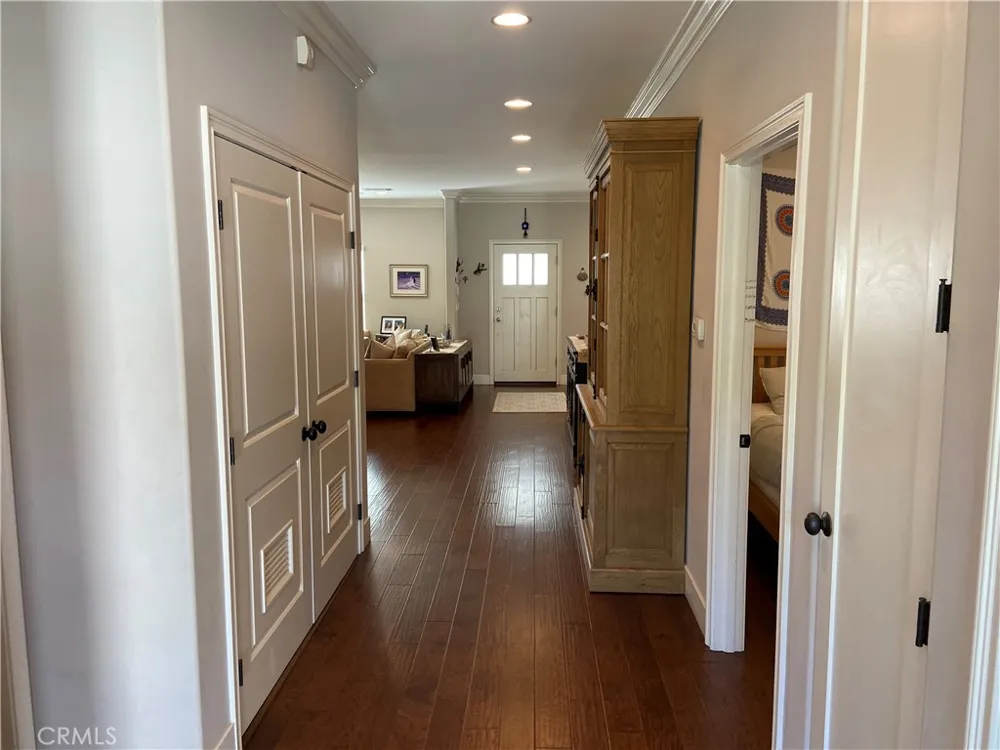 4470 Stansbury Avenue Sherman Oaks, CA 91423