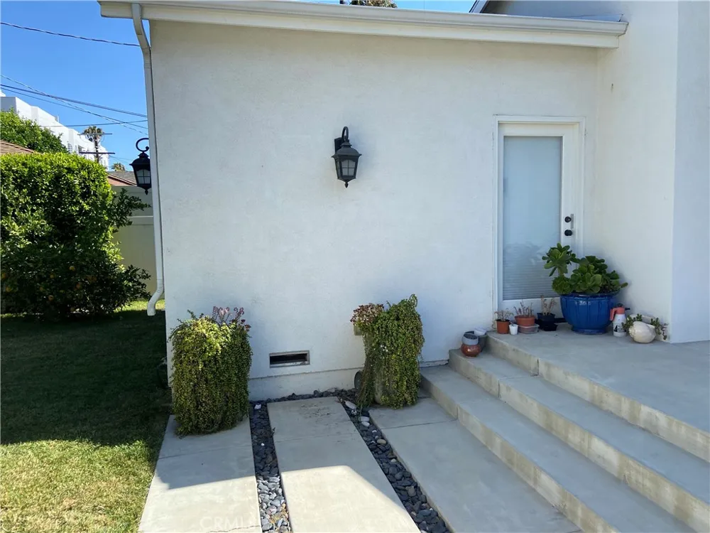 4470 Stansbury Avenue Sherman Oaks, CA 91423