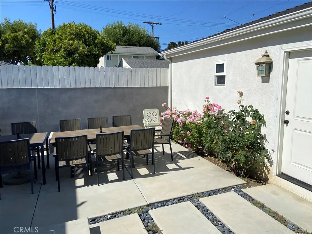 4470 Stansbury Avenue Sherman Oaks, CA 91423