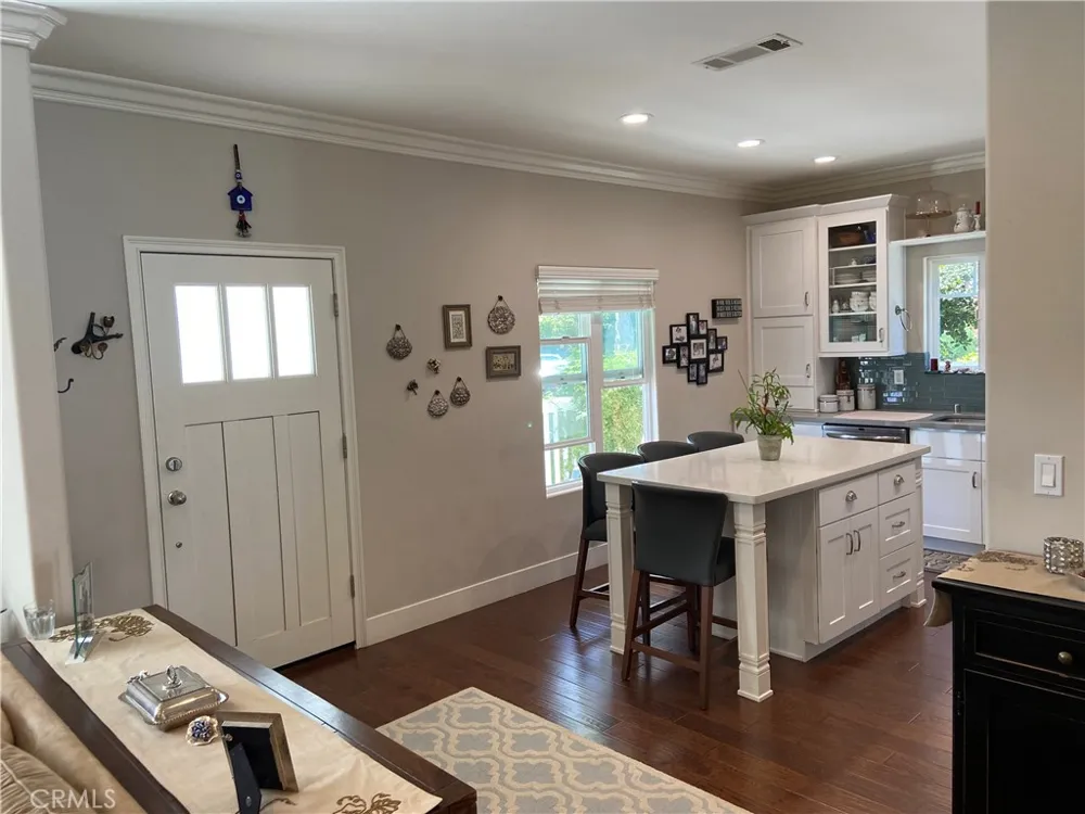 4470 Stansbury Avenue Sherman Oaks, CA 91423