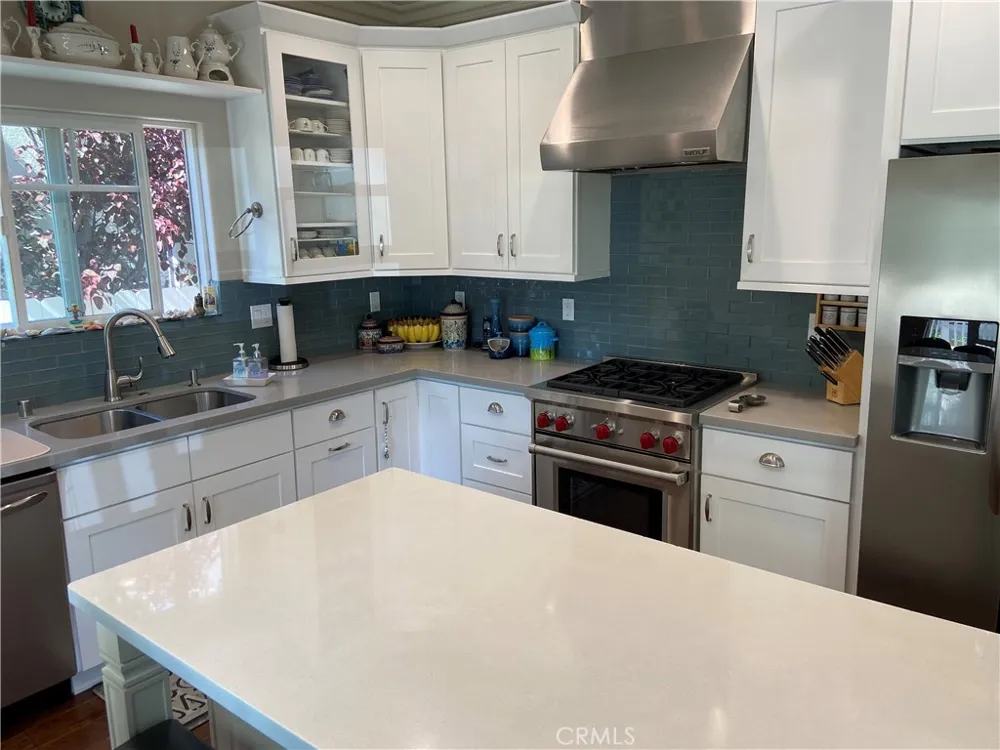 4470 Stansbury Avenue Sherman Oaks, CA 91423