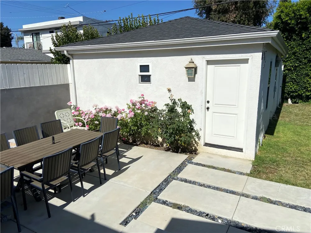 4470 Stansbury Avenue Sherman Oaks, CA 91423