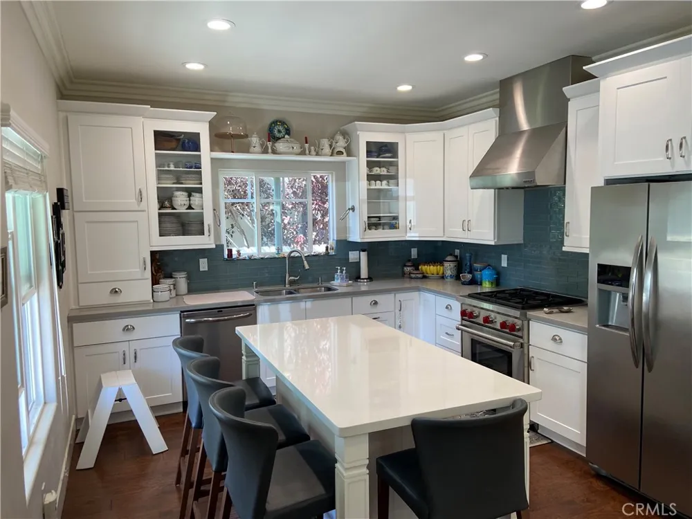 4470 Stansbury Avenue Sherman Oaks, CA 91423