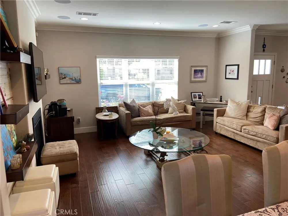 4470 Stansbury Avenue Sherman Oaks, CA 91423