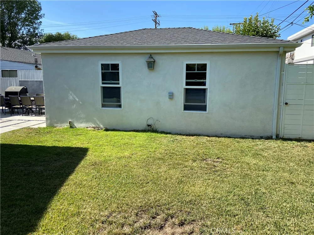 4470 Stansbury Avenue Sherman Oaks, CA 91423