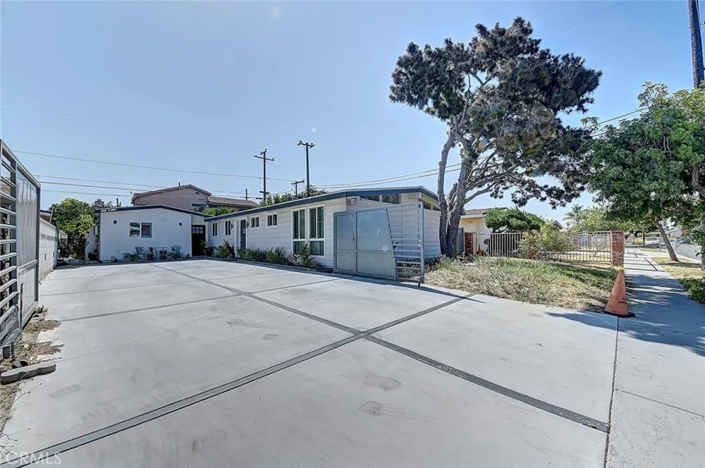 22024 Gulf Avenue Carson, CA 90745
