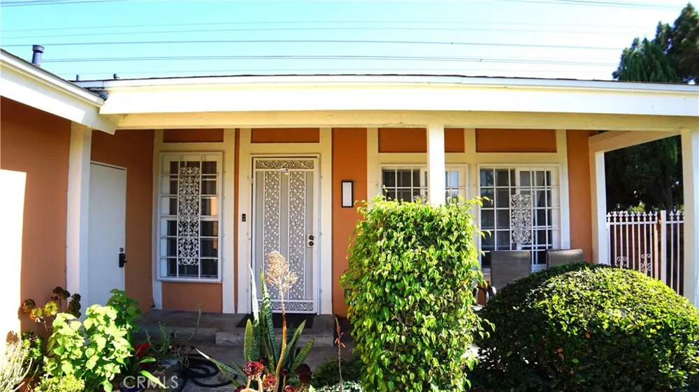 12202 Viarna Cerritos, CA 90703