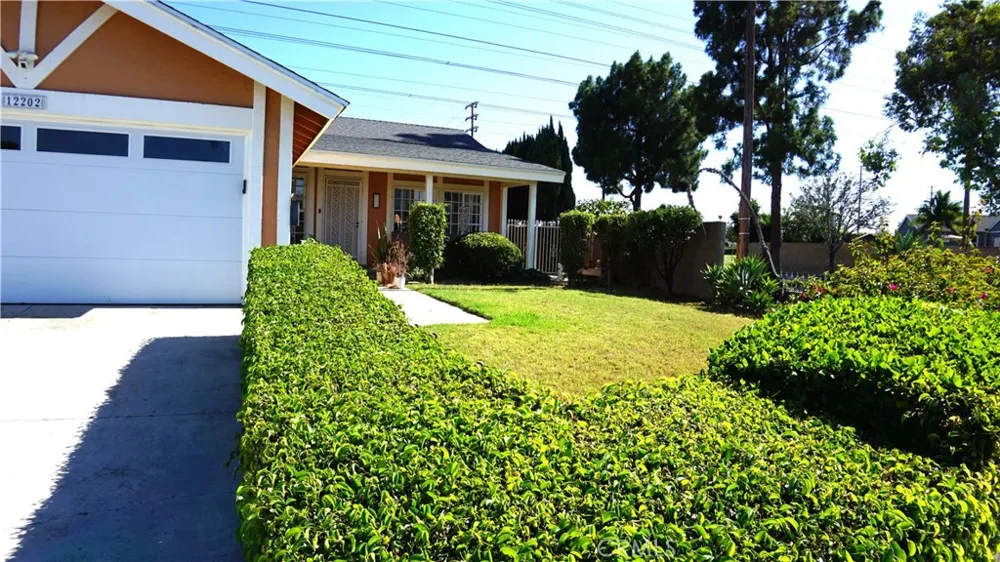12202 Viarna Cerritos, CA 90703
