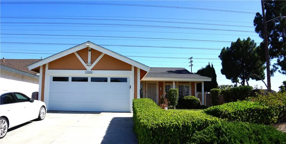 12202 Viarna Cerritos, CA 90703